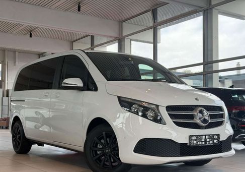 Mercedes-Benz 220, 2022 2