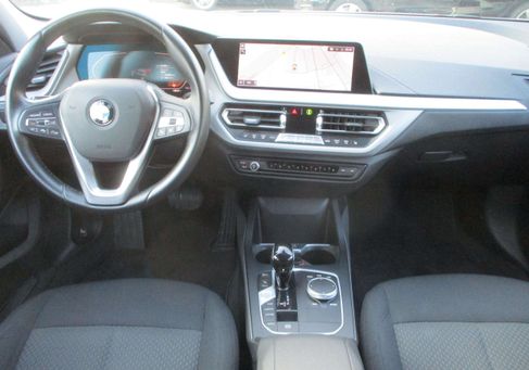 BMW 118, 2021