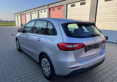 Mercedes-Benz B 180, 2020