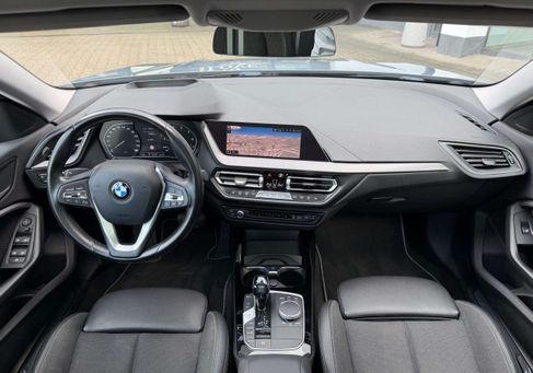 BMW 218, 2021 3