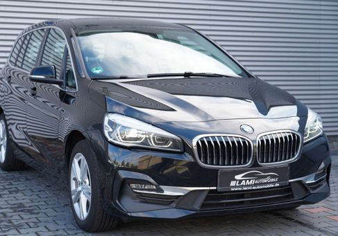 BMW 216, 2021
