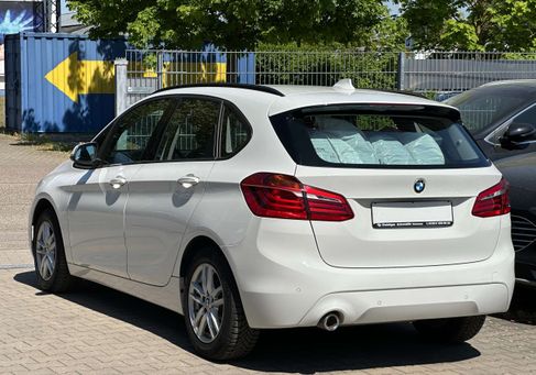 BMW 216, 2020