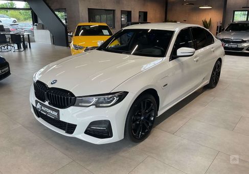 BMW 330, 2021