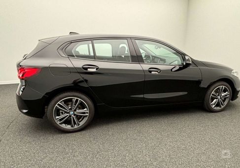 BMW 118, 2021