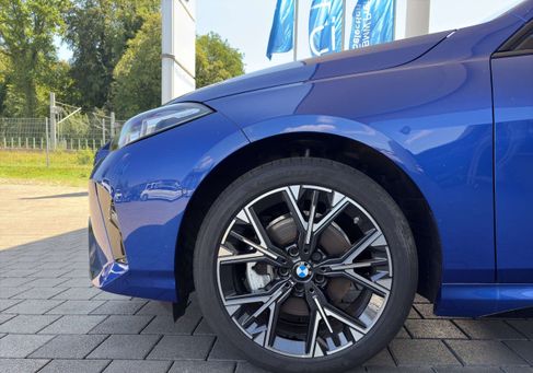 BMW 220, 2025 3