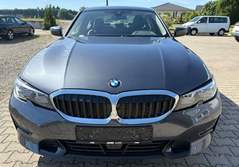 BMW 330, 2020