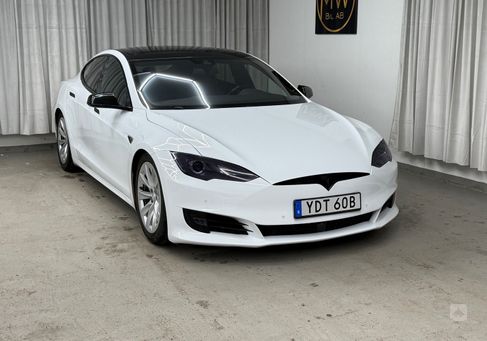 Tesla Model S, 2015