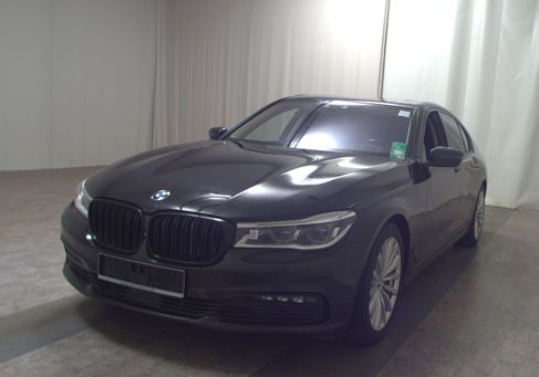 BMW 750, 2017