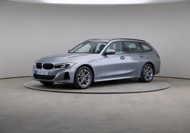 BMW 330, 2023