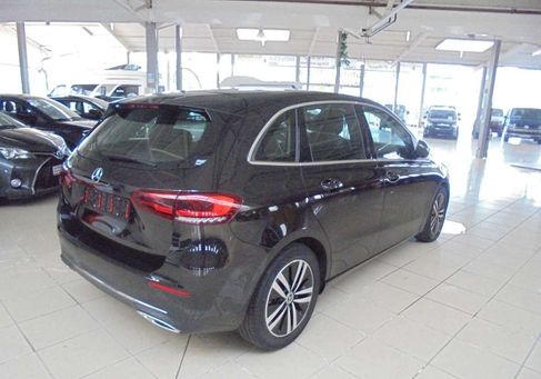 Mercedes-Benz B 180, 2020