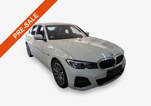 BMW 330, 2022 2