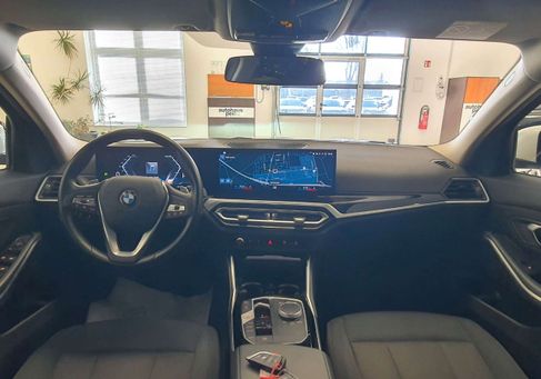 BMW 318, 2022