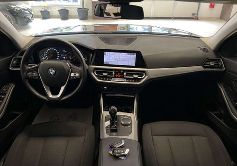 BMW 318, 2021