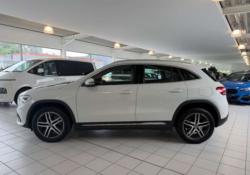 Mercedes-Benz GLA 200, 2022
