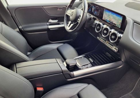 Mercedes-Benz B 180, 2020