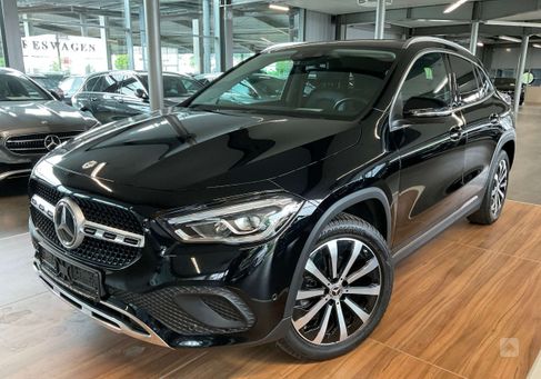 Mercedes-Benz GLA 200, 2021