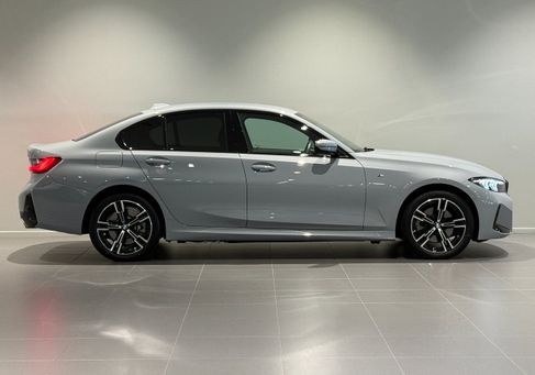 BMW 330, 2025