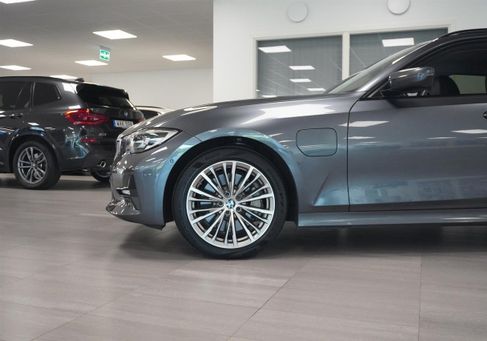 BMW 330, 2021