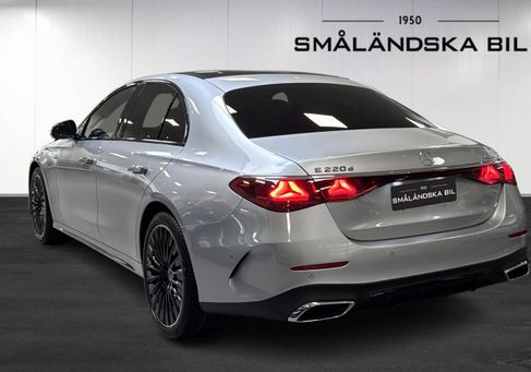 Mercedes-Benz E 220, 2026 3
