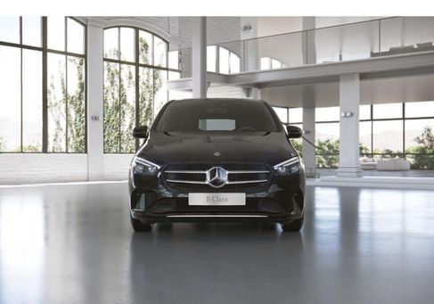 Mercedes-Benz B 220, 2022