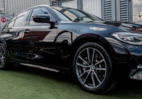BMW 330, 2020