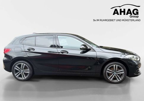 BMW 118, 2022