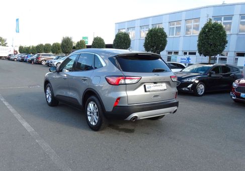 Ford Kuga, 2022 3