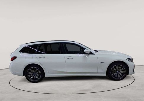 BMW 330, 2022 3