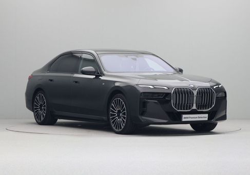 BMW 750, 2024