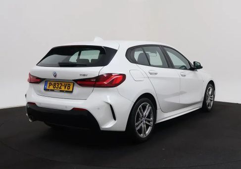 BMW 118, 2022