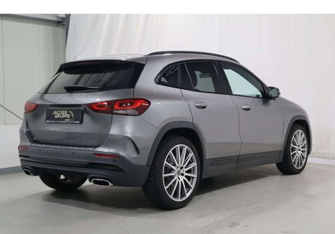Mercedes-Benz GLA 250, 2021