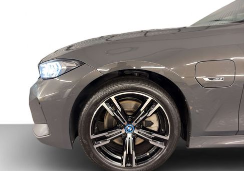 BMW 330, 2023