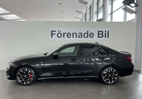 BMW 330, 2025