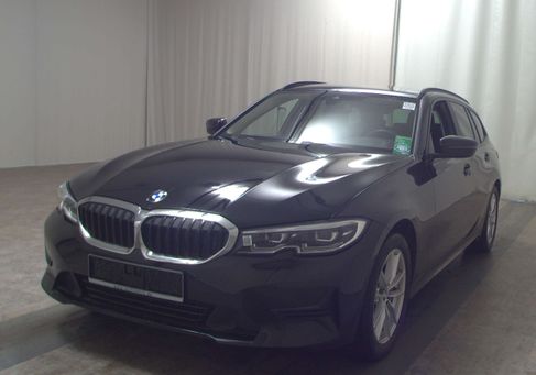 BMW 330, 2021