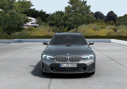 BMW 330, 2025