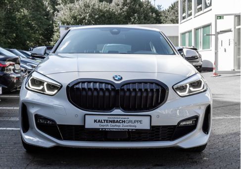 BMW 118, 2022