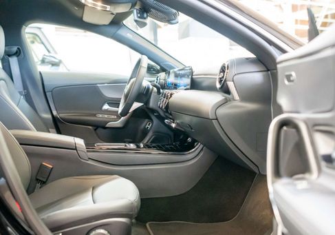 Mercedes-Benz CLA 180, 2025