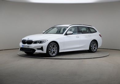 BMW 330, 2022