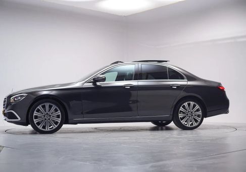 Mercedes-Benz E 450, 2022