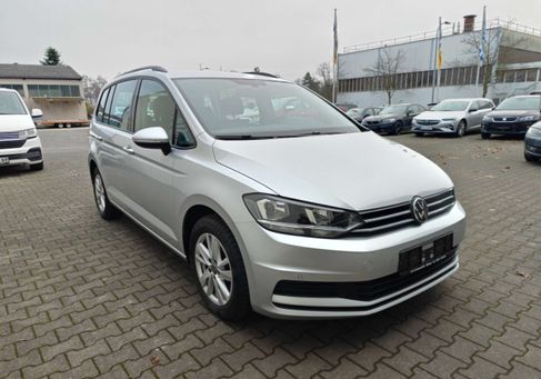 Volkswagen Touran, 2021 3