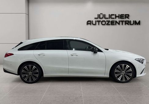 Mercedes-Benz CLA 200, 2021
