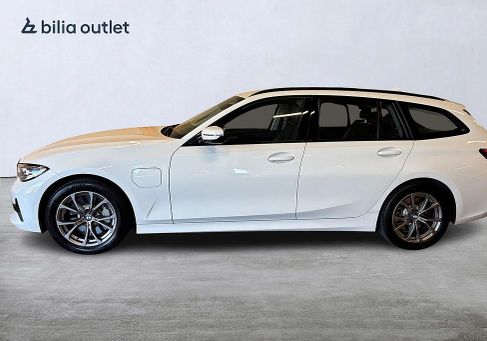 BMW 330, 2021