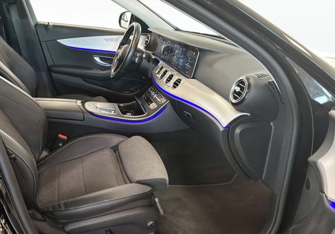 Mercedes-Benz E 300, 2023 3