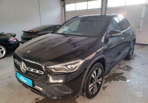 Mercedes-Benz GLA 200, 2021