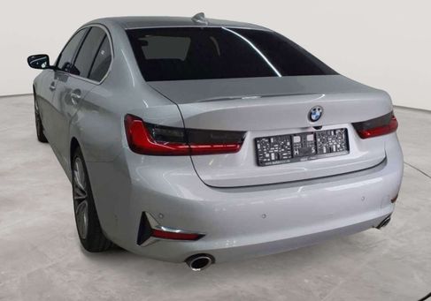 BMW 330, 2020