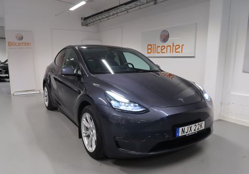 Tesla Model Y, 2022