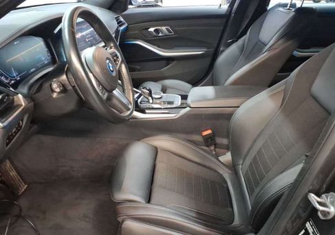 BMW 330, 2022