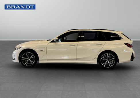 BMW 330, 2023