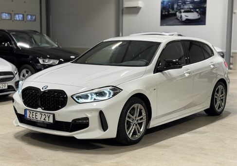 BMW 118, 2022