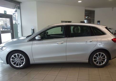 Mercedes-Benz B 180, 2022